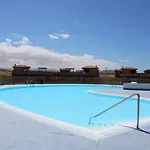 Villa Outside Con Piscina