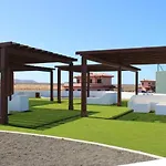 Outside Con Piscina Villa